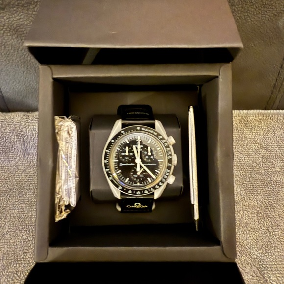 Bioceramic MoonSwatch Collection Box - Picture 2 of 5